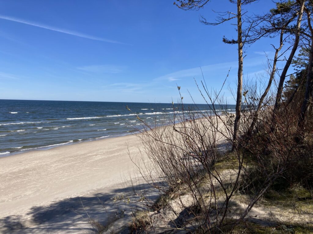 Nocleg nad morzem Międzywodzie - widok na plażę przy morzu